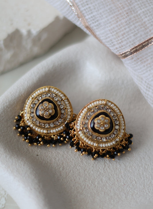 Himani studs - Black