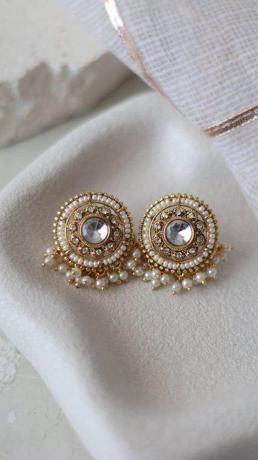 Alia studs - White