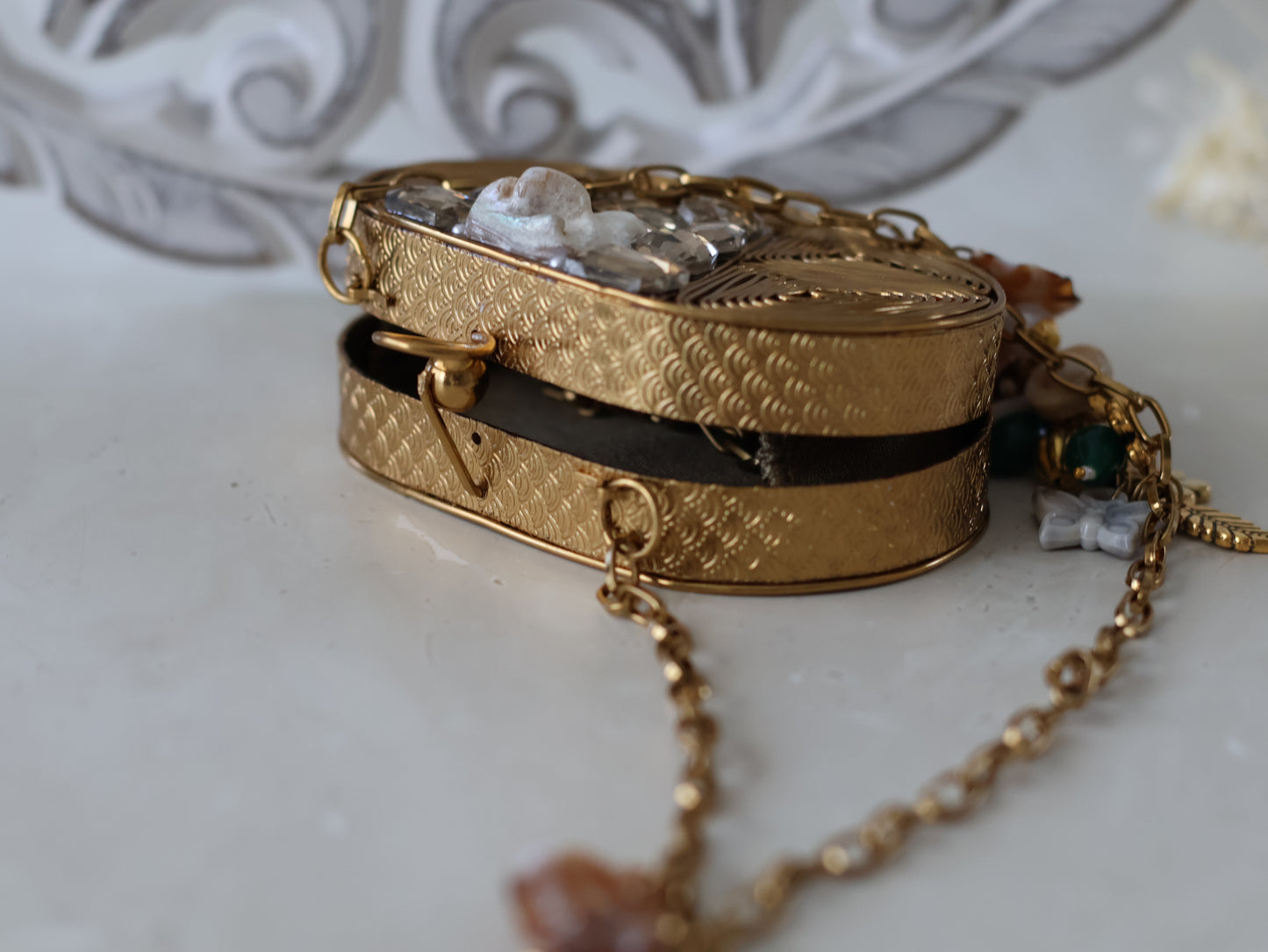 Suhani clutch - Gold