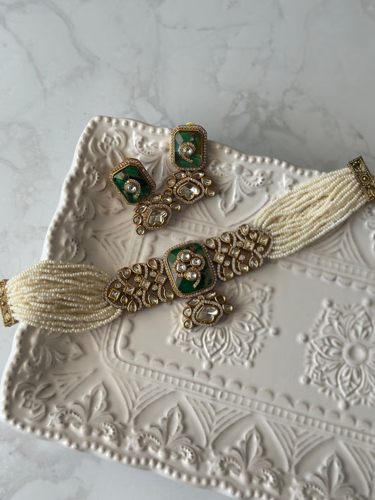 Bhurvi necklace set - Emerald