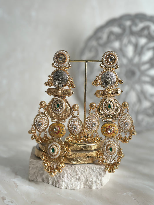 Aamnaa earrings - Yellow