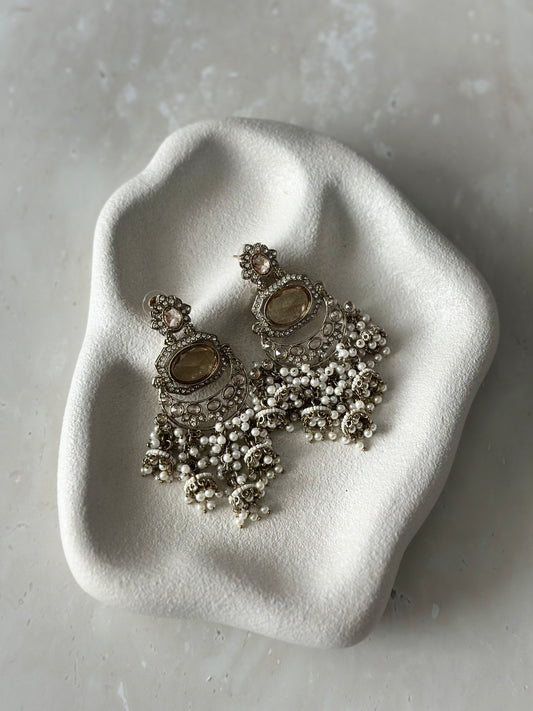 Jaanvi earrings - Gold