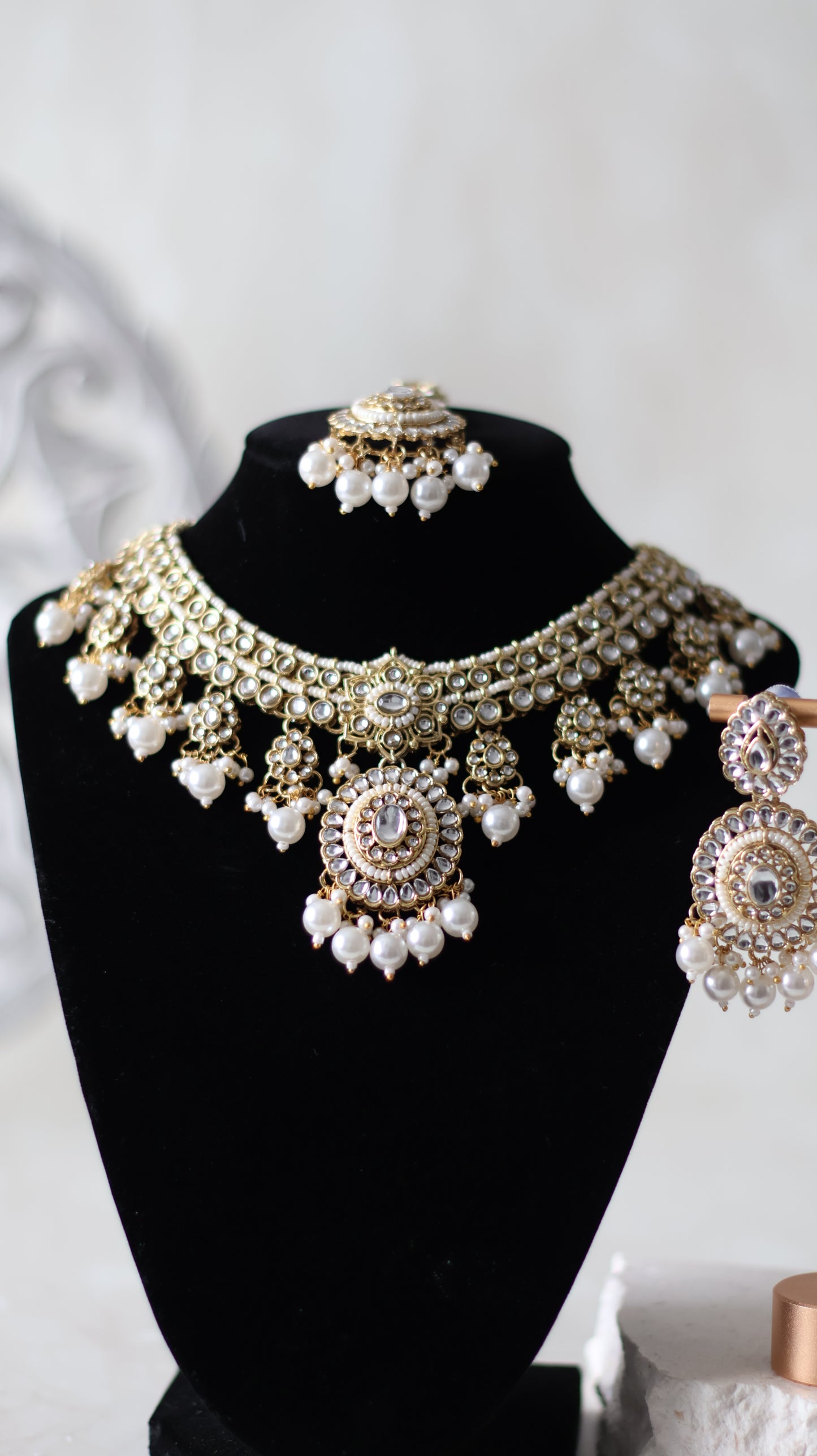 Suhana necklace set - White