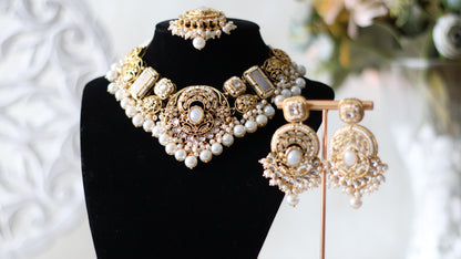 Swati necklace set - White