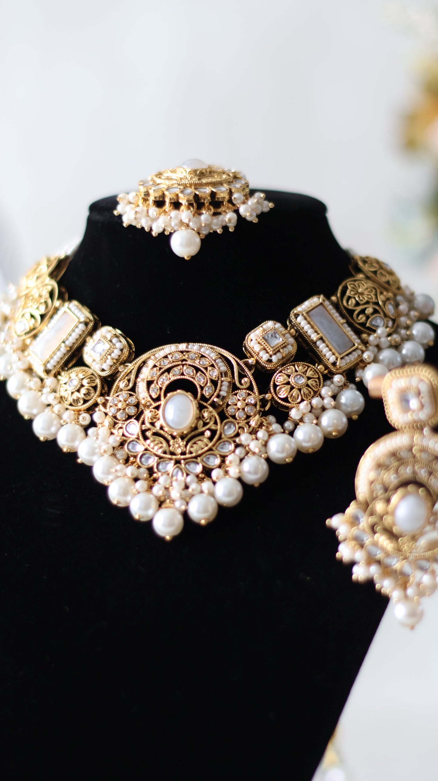 Swati necklace set - White