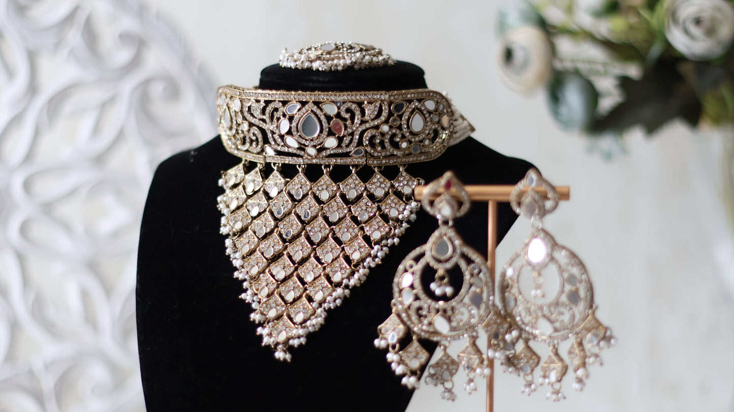 Chavvi Necklace Set