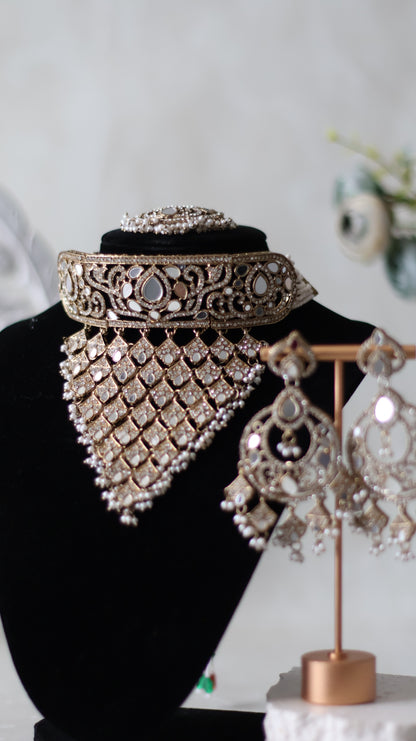 Chavvi Necklace Set