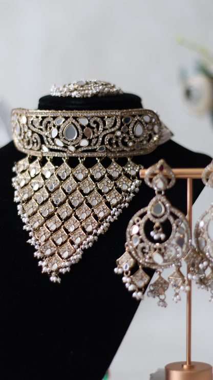 Chavvi Necklace Set
