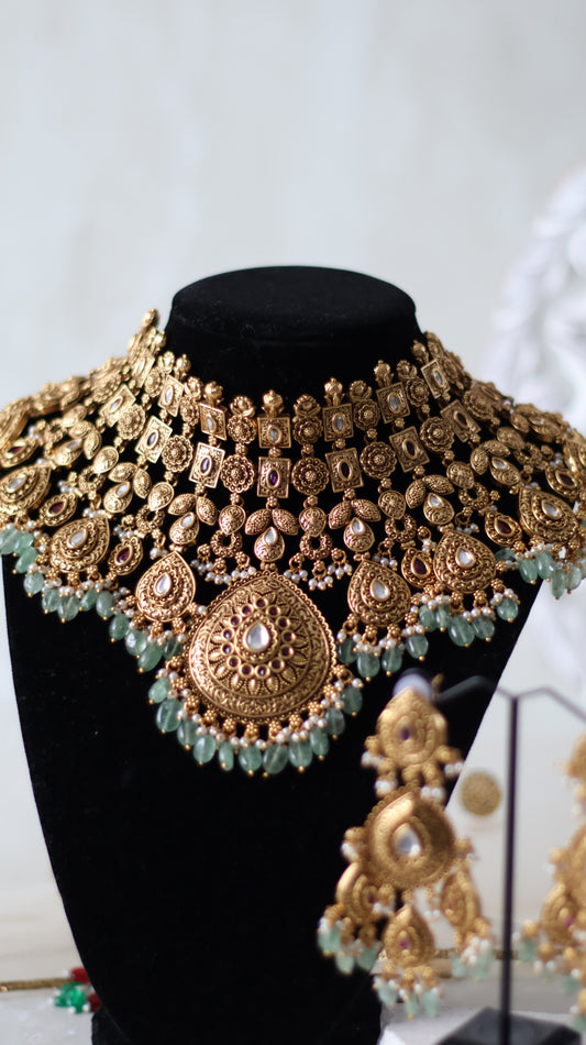 Roohika necklace set