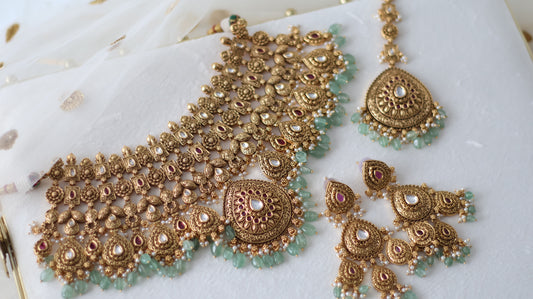 Roohika necklace set