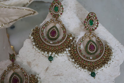 Zeenat earrings tikka set - Green