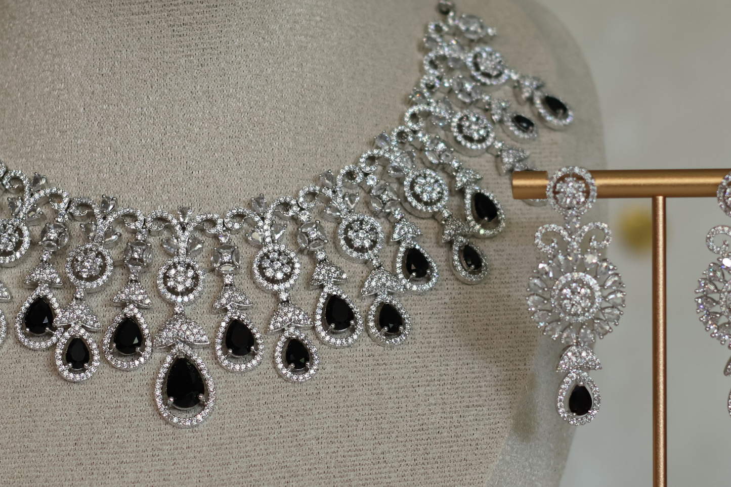 Ash necklace set