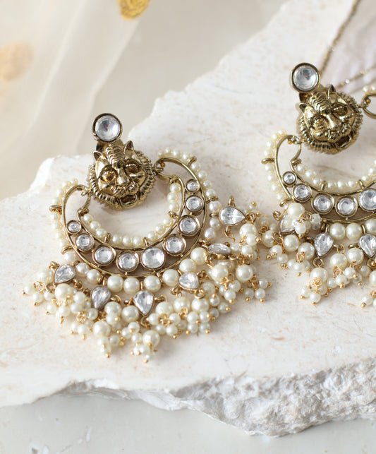 Arisha earrings - White