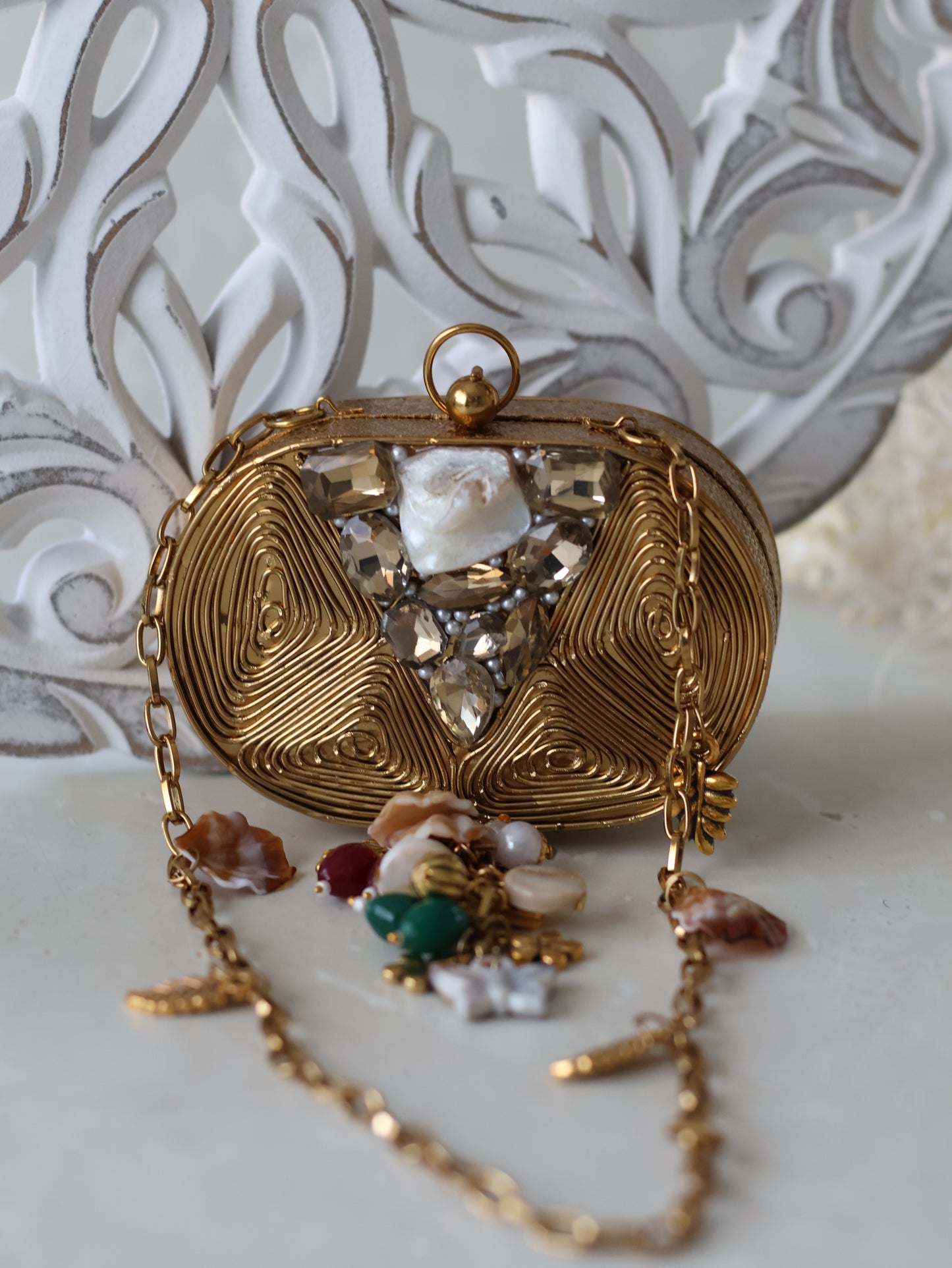 Suhani clutch - Gold