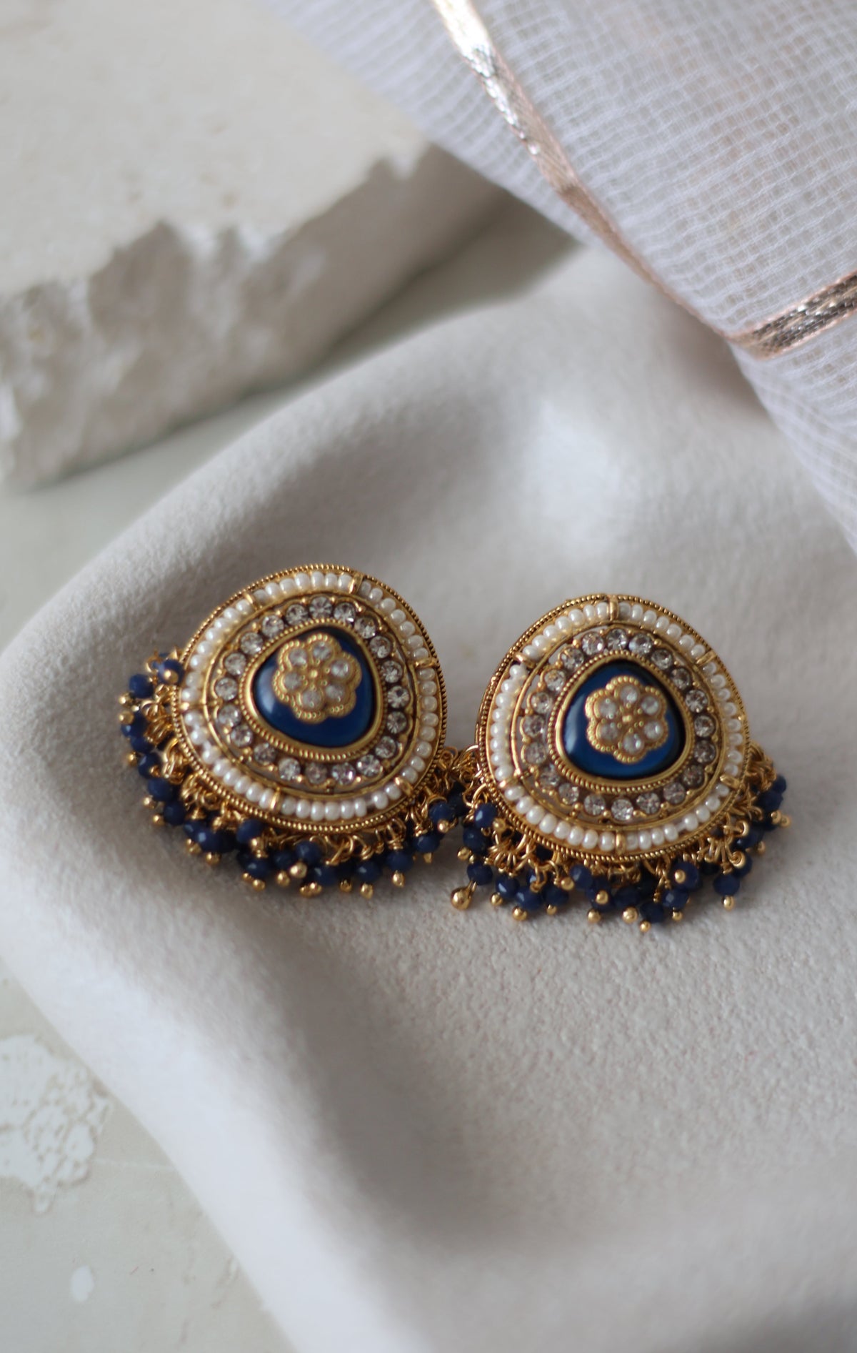 Himani studs - Navy
