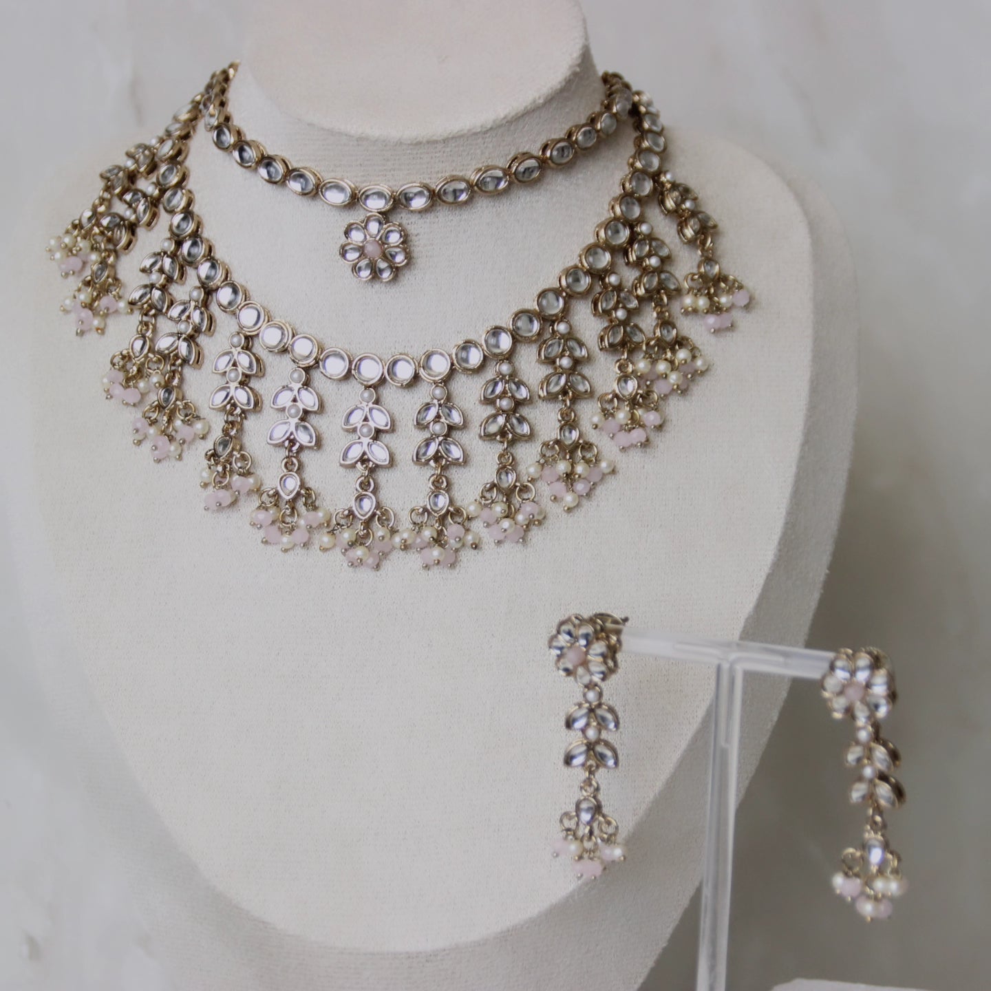 Ameesha necklace set - light pink