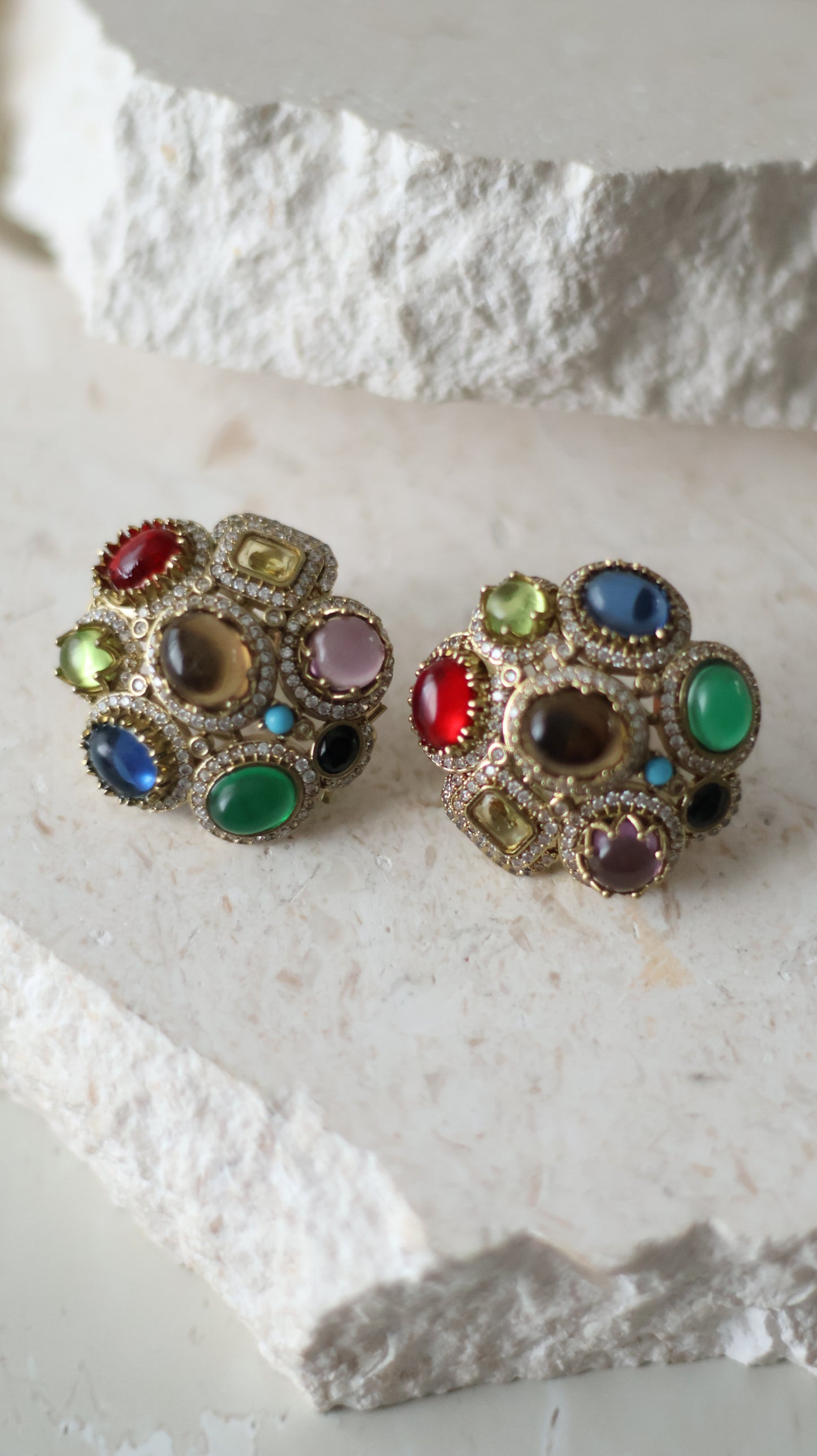 Amber studs - Brown