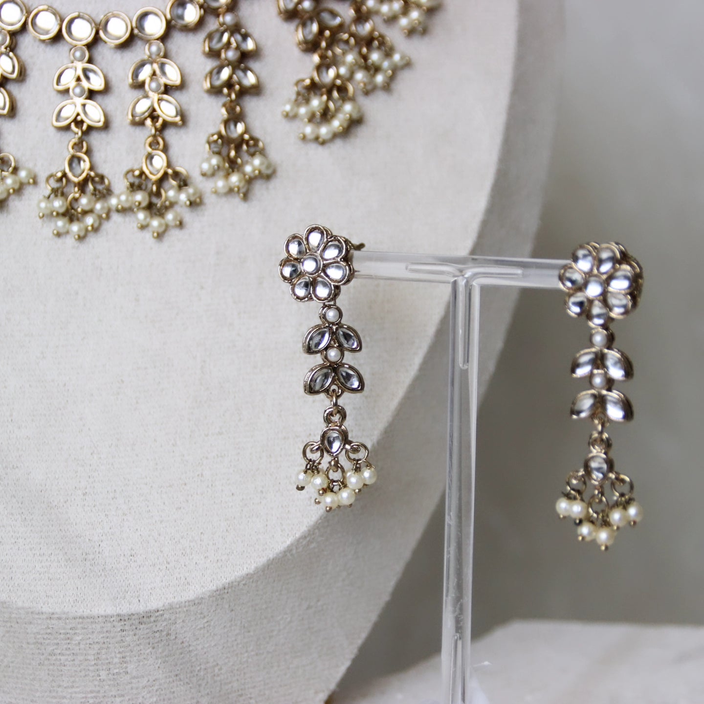 Ameesha necklace set - white